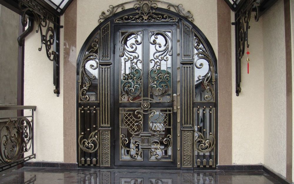 ВХОДНЫЕ МЕТАЛЛИЧЕСКИЕ ДВЕРИ: В ЧЕМ ИХ ПРЕИМУЩЕСТВА И ОСОБЕННОСТИ?*